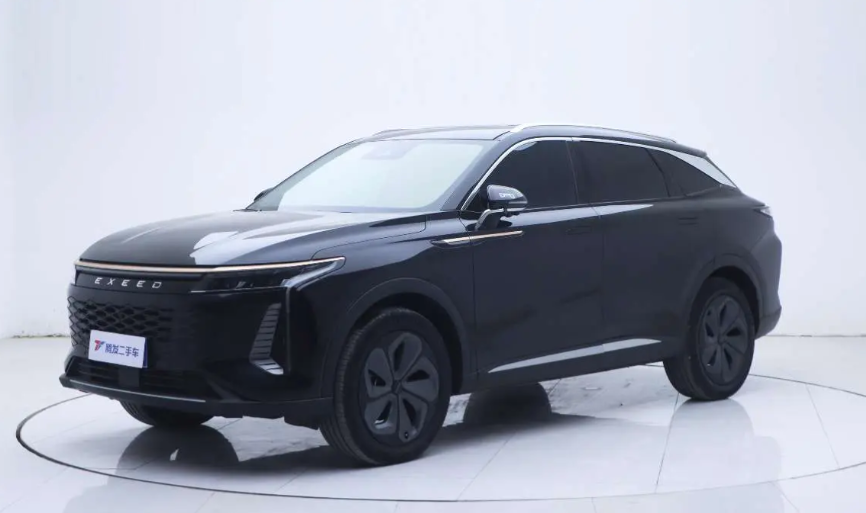 Xingtu Yaoguang из Китая за 3,38 млн: 2.0 турбо на 261 силу, робот и передний привод. Что стоит знать