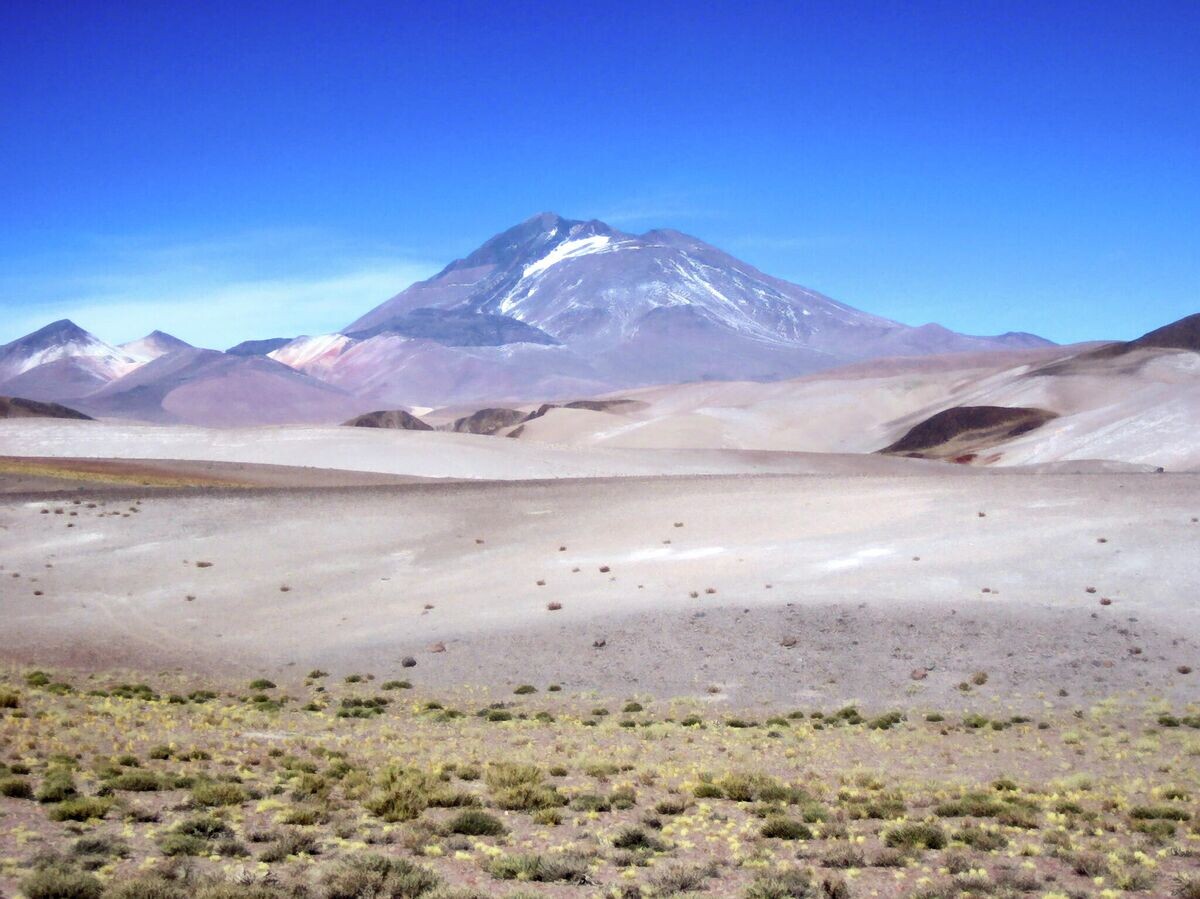    Вулкан Льюльяйльяко в Андах | © Public domain