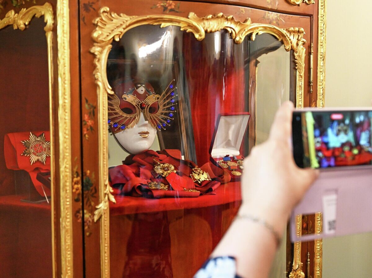    Экспонат в мемориальном кабинете художественного руководителя Малого театра, актера Юрия Соломина, в Государственном академическом Малом театре в Москве | © РИА Новости / Пелагия Тихонова