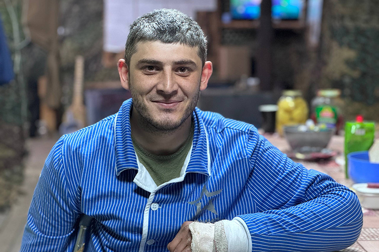    Это уроженец Дагестана Магомед Нурмухаметов, который много лет назад переехал в Москву, откуда и ушел в «Алгу».   
Фото: Станислав Шемелов