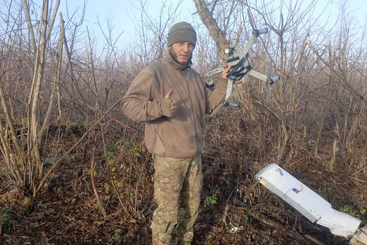    Маугли предложили попробовать себя в БПЛА, поскольку одно из ранений сказалось на его ногах и выполнять так же, как раньше, задачи он уже не мог. В БПЛА Маугли прослужил всего три месяца.   
Фото предоставлено Магомедом Нурмухаметовым