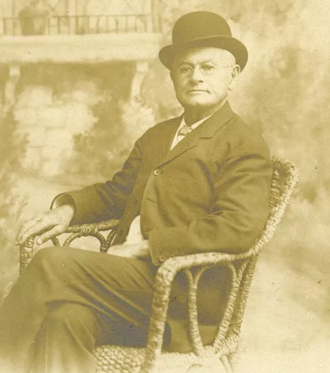 Бывший раб спас целый город и стал миллионером. Его пытались убить, но он выжил и добился успеха. После его смерти семью разорили,а наследие