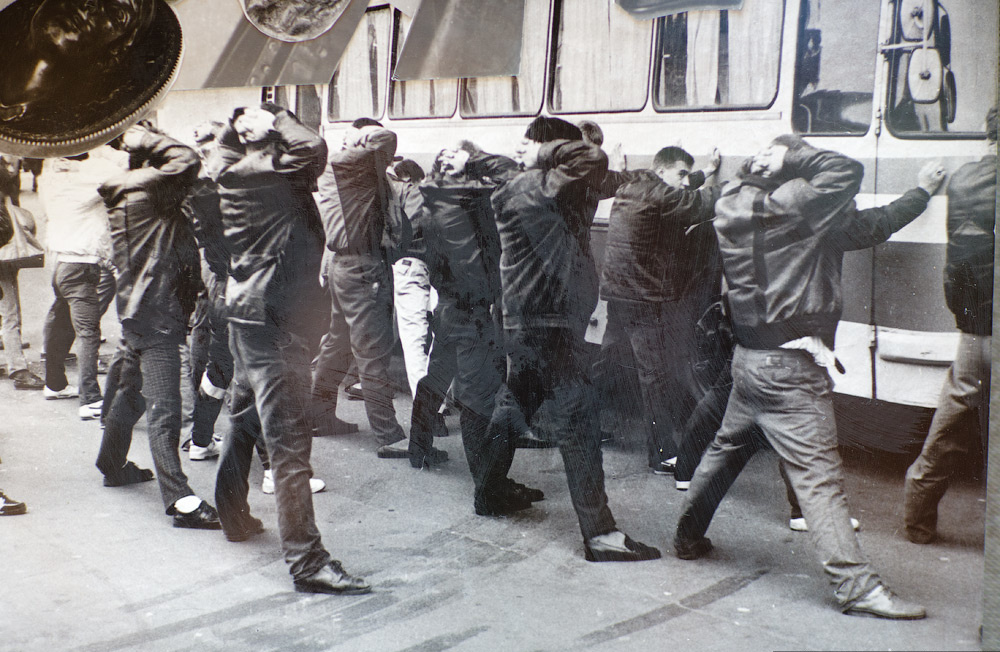 Бандит должен сидеть в тюрьме!