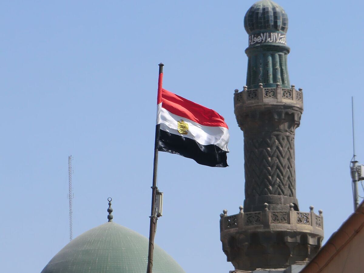    Флаг Египта на фоне мечетей | © РИА Новости / Александр Елистратов