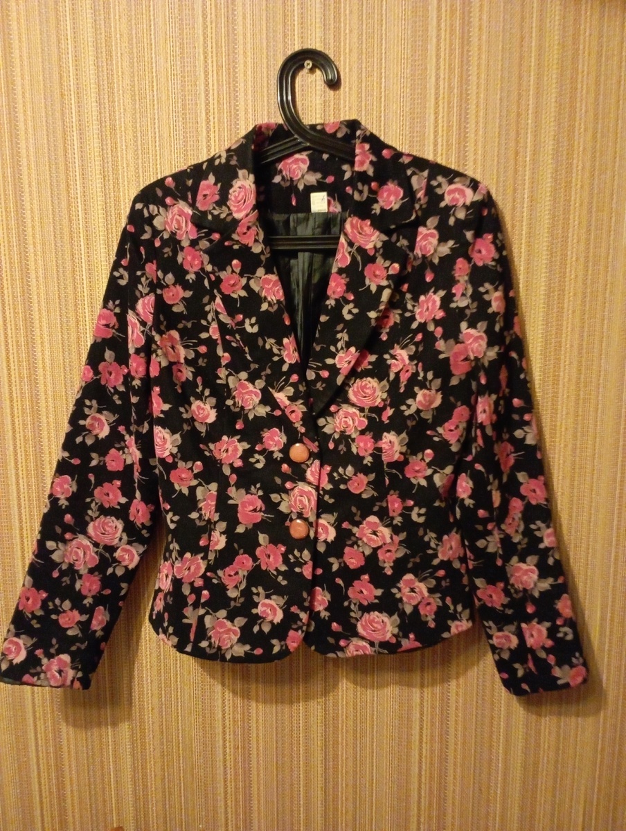 Женский пиджак 410 р.