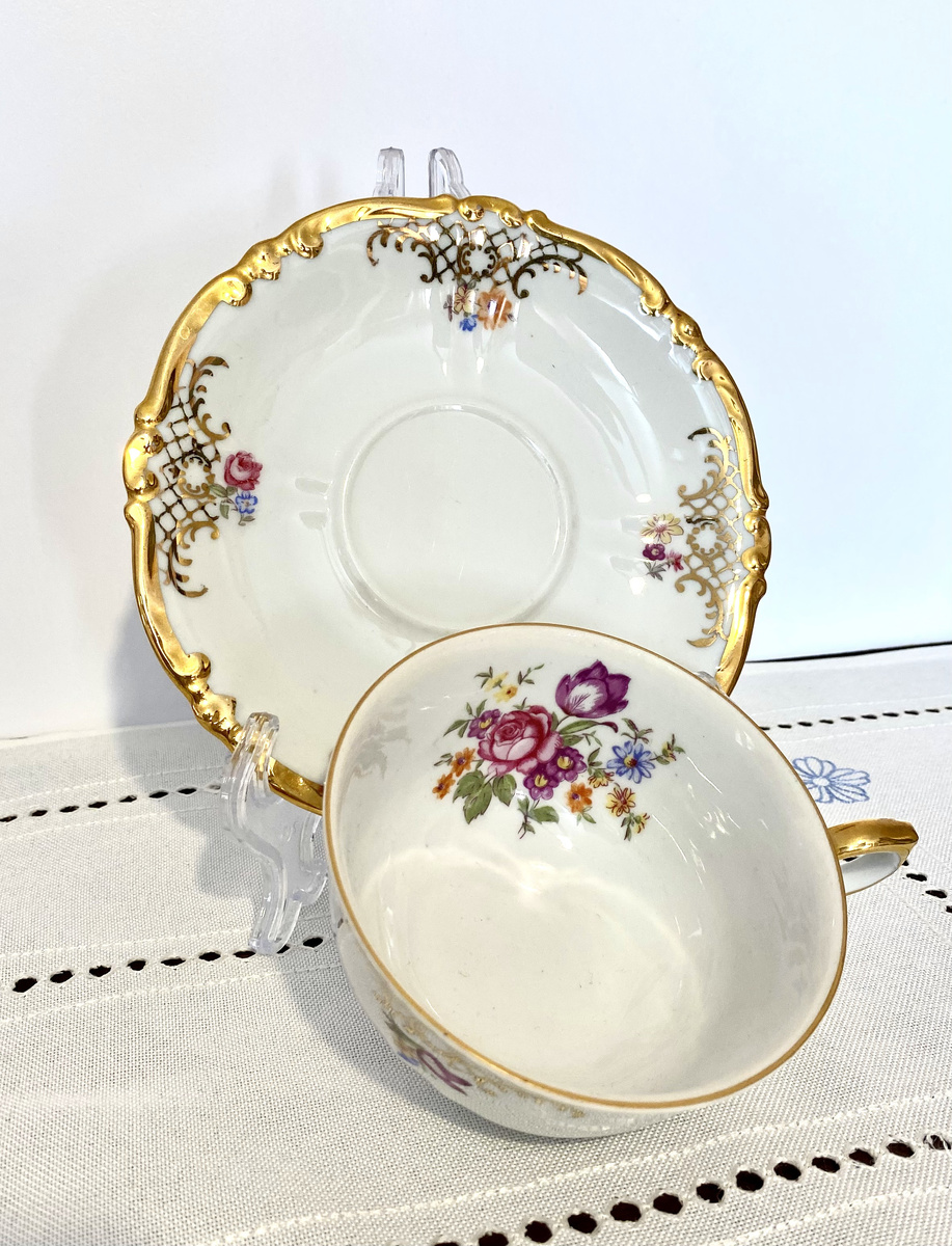 На фото - чайная пара от Рошюц.