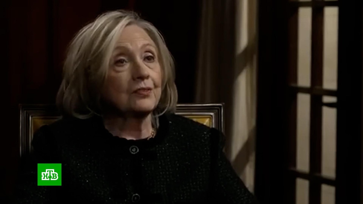    Клинтон призвала конгрессменов допросить Трампа под присягой по делу Эпштейна