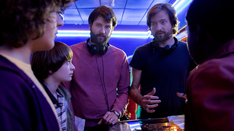 Создатели сериала «Очень странные дела» братья Дафферы во время съемок.📷Фото: Netflix