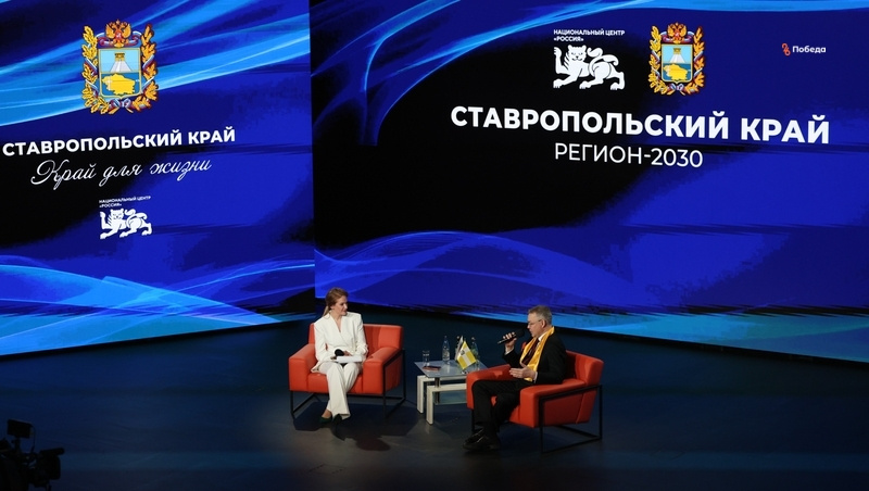    «Открытый диалог» состоялся в национальном центре «Россия» Фото: Дмитрий Ахмадуллин / / ИА «Победа26»