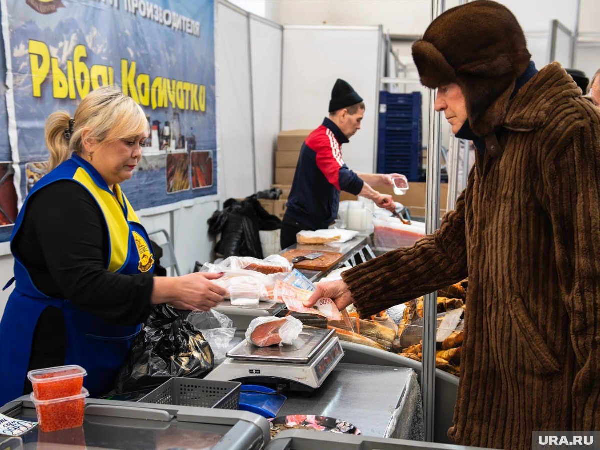     В последние годы городские власти последовательно избавляются от таких торговых площадей