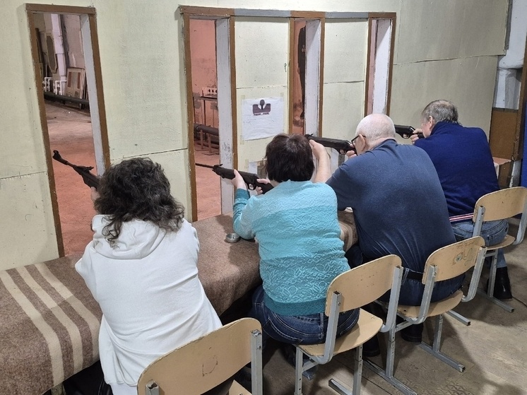     За победу в этот день боролись команды ветеранов образования, спорта, правоохранительных органов и промышленности Старой Руссы. Фото: соцсети ВКонтакте администрации Старорусского округа