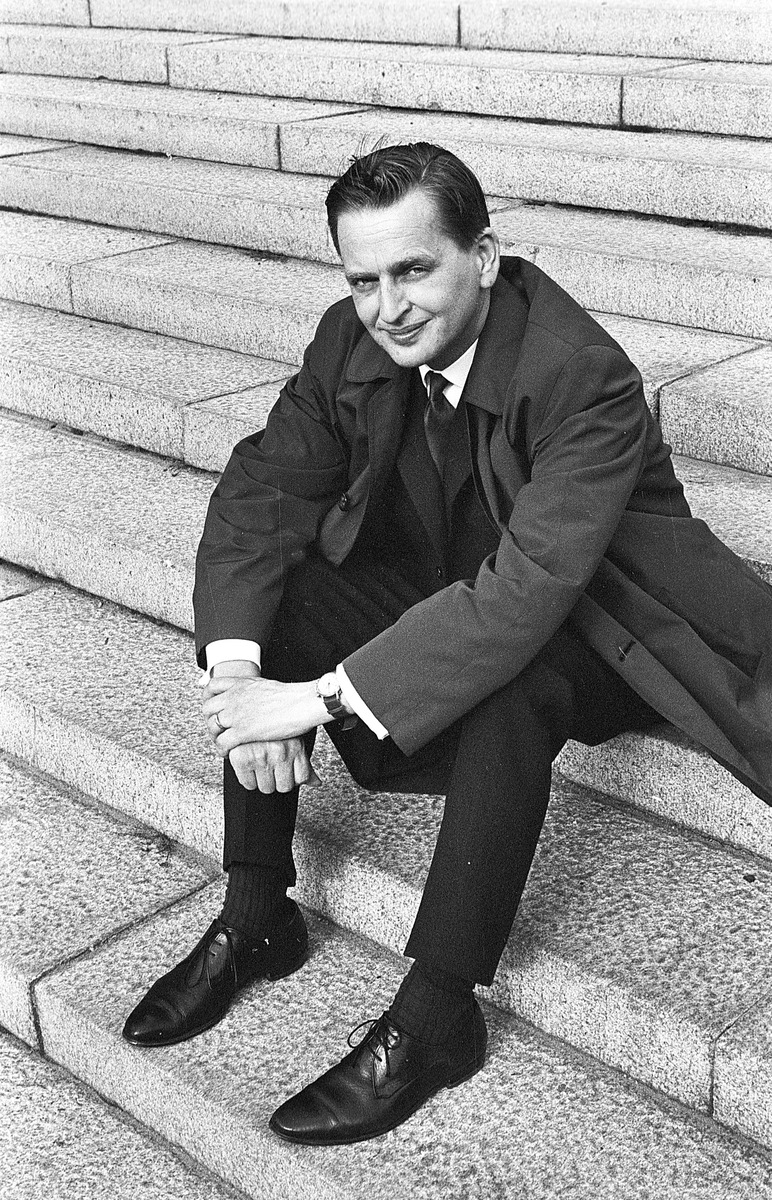    В 1948 году Пальме окончил гуманитарный Кеньон-колледж в США. В 1951-м он завершил курс обучения на юридическом факультете Стокгольмского университета. В те годы Пальме принимал активное участие в Шведском молодёжном движении / Sjöberg Bildbyrå/ullstein bild via Getty Images