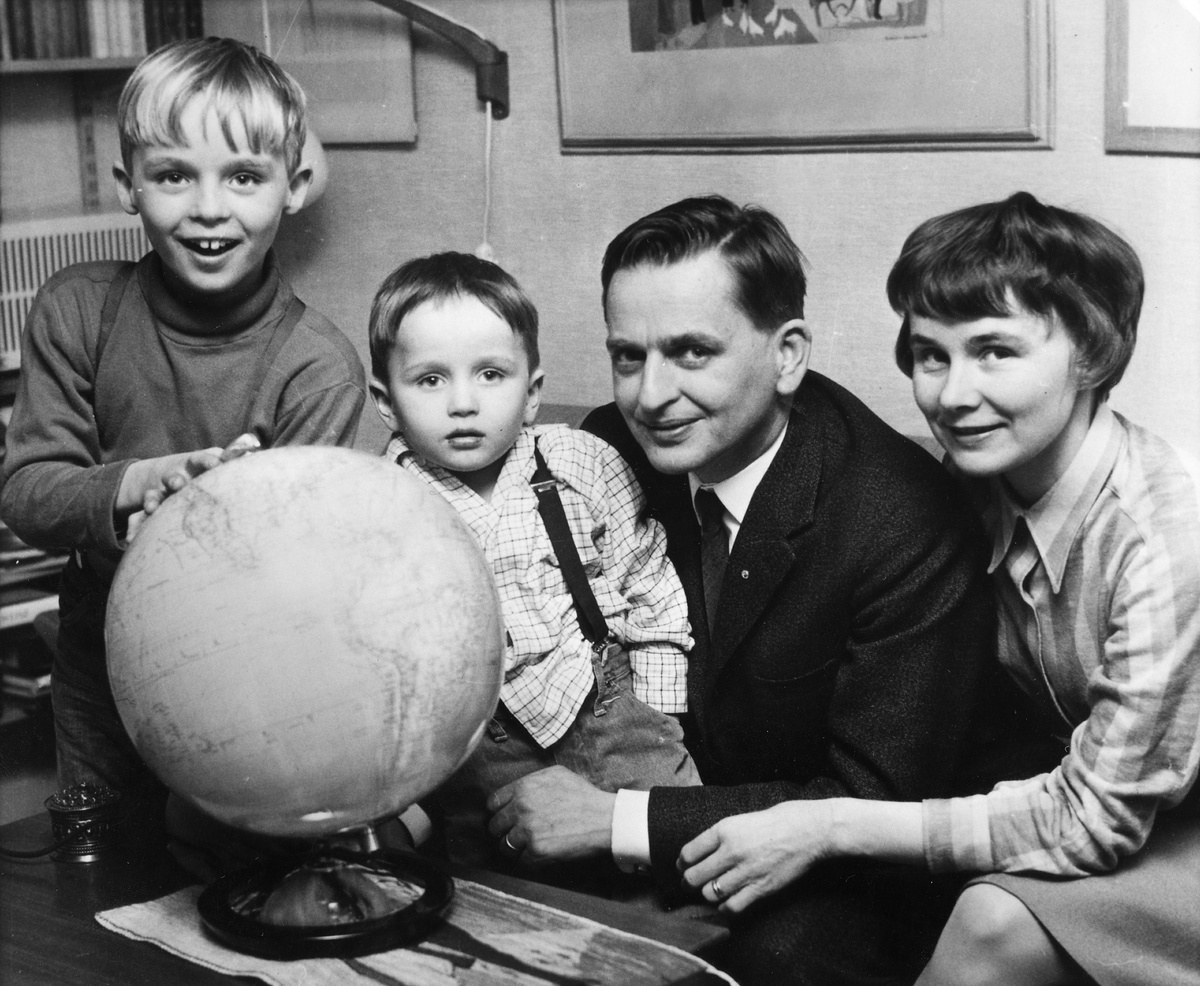    В 1956-м Пальме женился на Лисбет Бек-Фриис, с которой познакомился на одном из студенческих мероприятий. Из-за демократических убеждений Лисбет отказалась от аристократических титулов своей семьи. У пары родились трое сыновей. / ullstein bild/ullstein bild via Getty Images