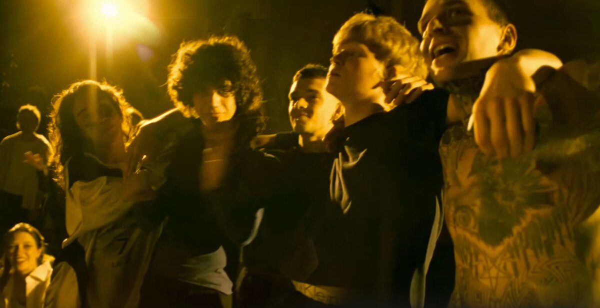 Фильм «Пока небо смотрит». (на фото: Кристина Кулакова, Кирилл Пашков, Алексей Вахрушев, Тимур Гараев, Степан Даниелян).