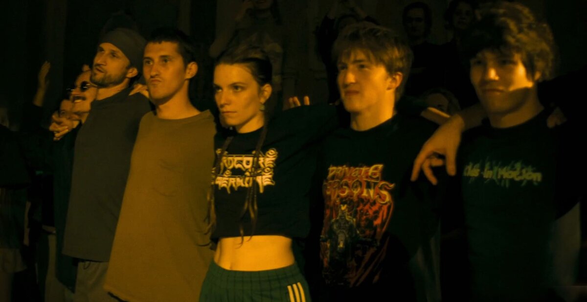 Фильм «Пока небо смотрит». (на фото: Антон Барокко, Вахтанг Хурцилава, Илья Бобровский, Елизавета Матвеева, Руслан Гафиев, Георгий Рыбаков).