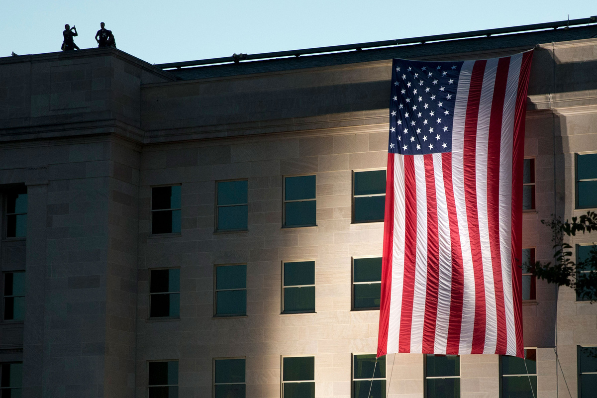    Пентагон здание америганский флаг США (фото: AP)