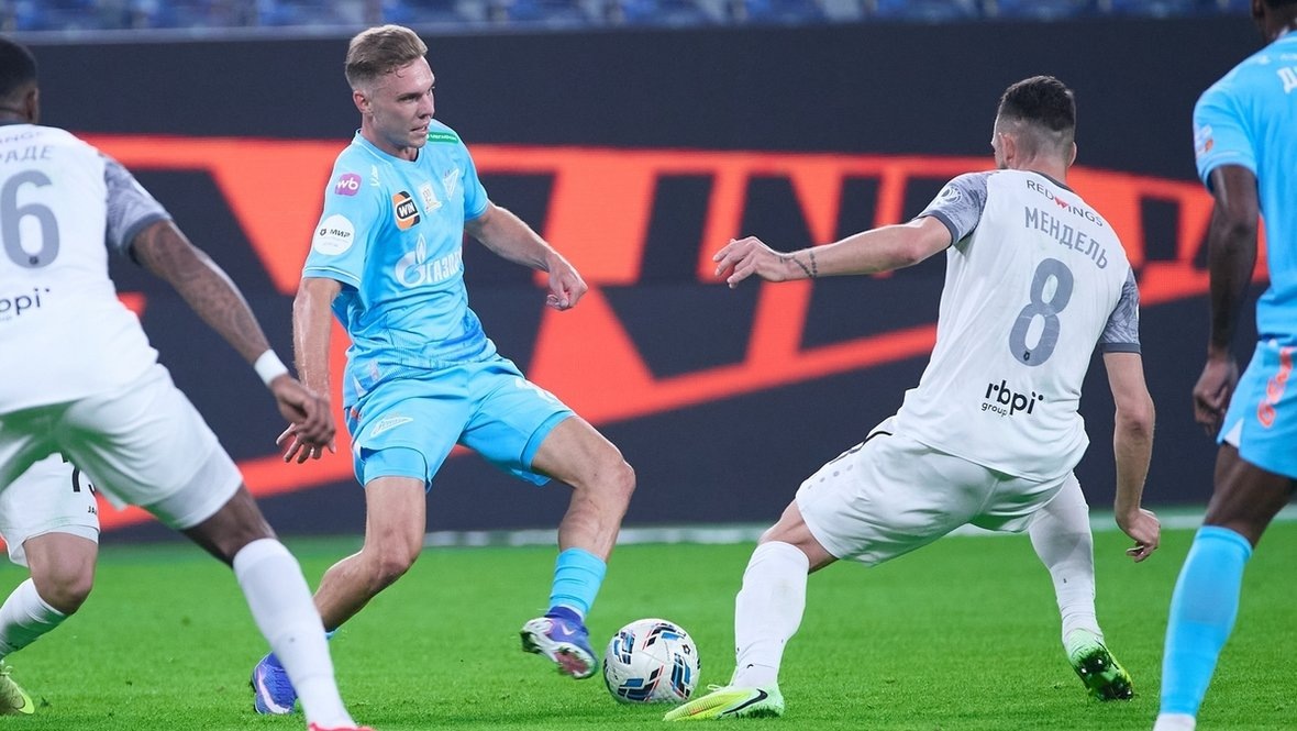    Максим Глушенков и Андрей Мендель.Вячеслав Евдокимов ФК «Зенит»