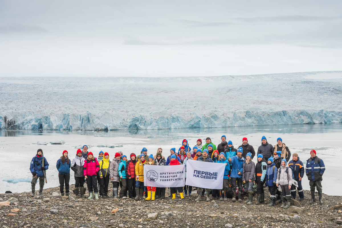 У ледника Шокальского, Новая Земля. Автор - Александр ЕРМОЛИН