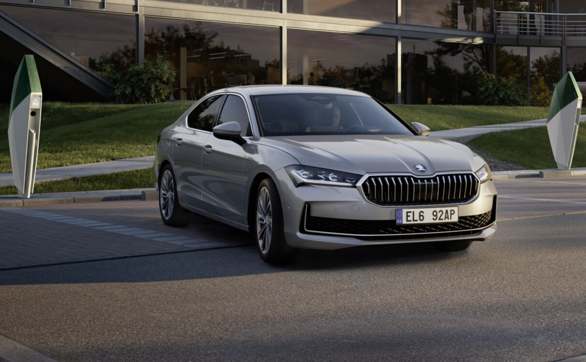 Новый лифтбек Skoda Superb iV с наиболее мощной гибридной силовой установкой