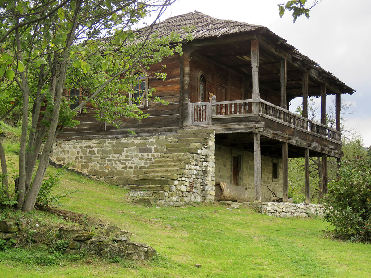Имеретинская ода из села Хони близ городка Багдати в Этнографическом музее в Тбилиси