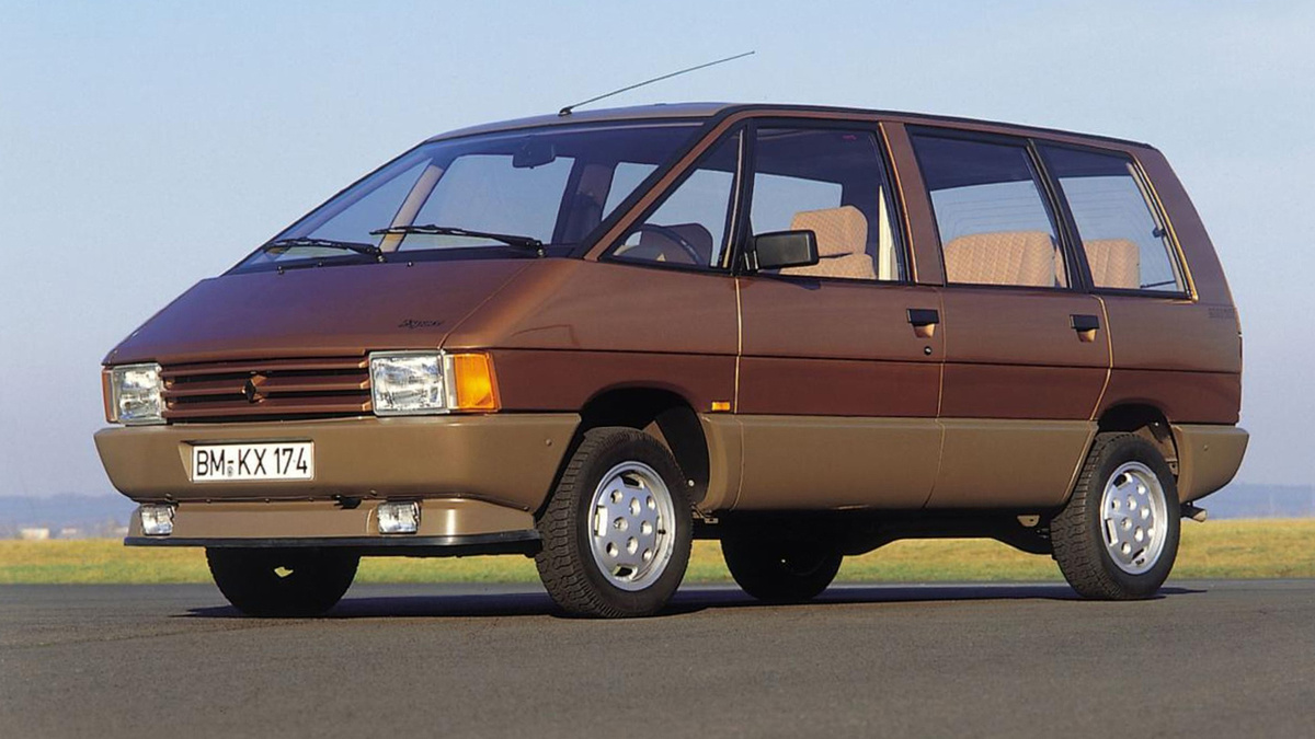 Первый Espace имел однообъемный кузов в прямолинейном дизайне и огромную площадь остекления