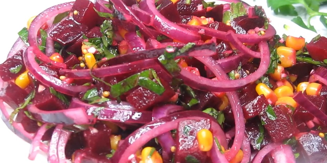 Удивите всех: бомбический салат из свеклы готовится всего за 5 минут!