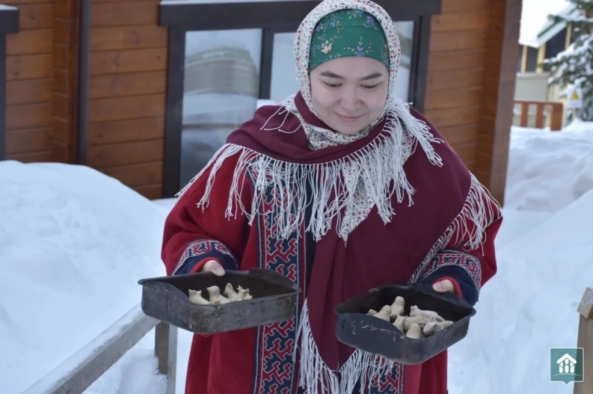    В Ханты-Мансийске провели обряд приношения луне «Тылащ пори»