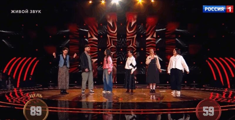    Участники фольклорного коллектива «Толока» на сцене шоу «Ну-ка, все вместе!».