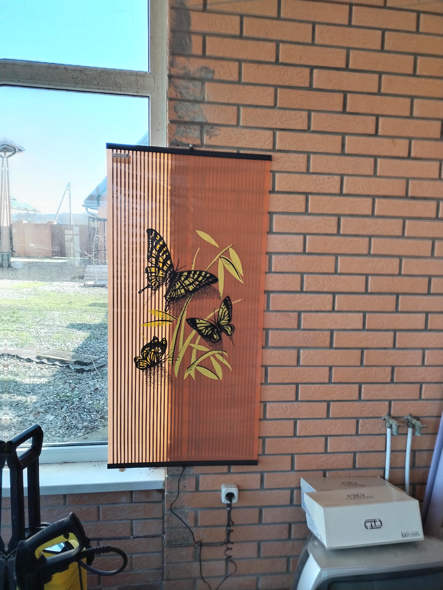 Обогреватель на стене. 