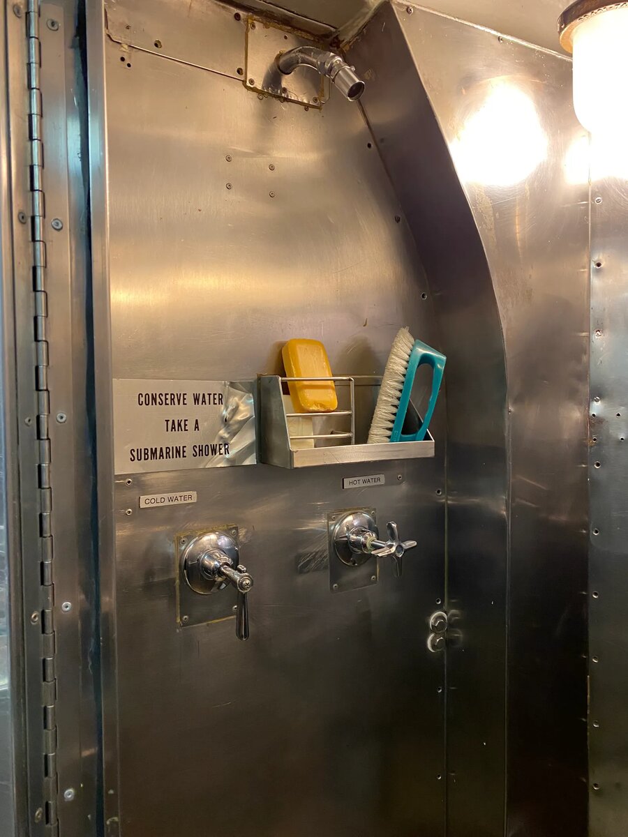 Душ на подводной лодке