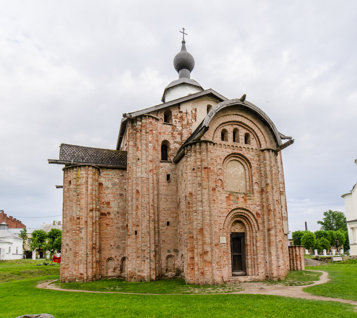 Это  храм Параскевы Пятницы на Торгу, Великий Новгород.