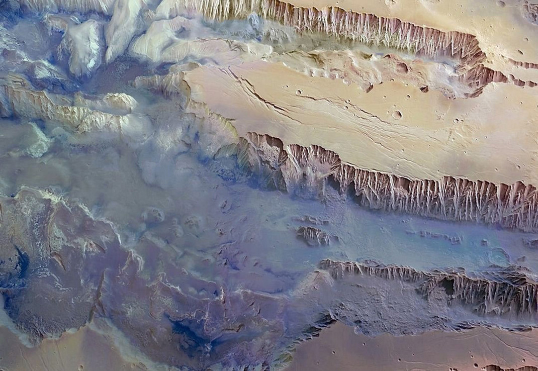 ESA / Каньоны Марса