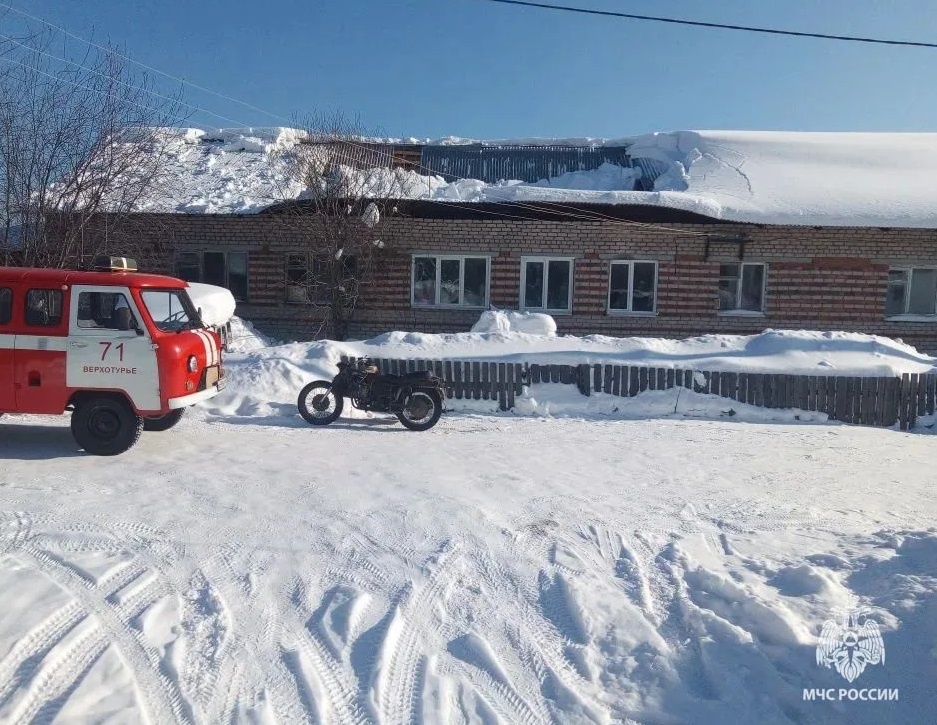    В Свердловской области крыша жилого дома частично обрушилась под тяжестью снега