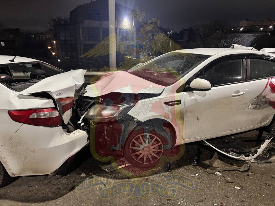    Три человека были доставлены в больницу в результате ДТП. Фото: МВД по РК.