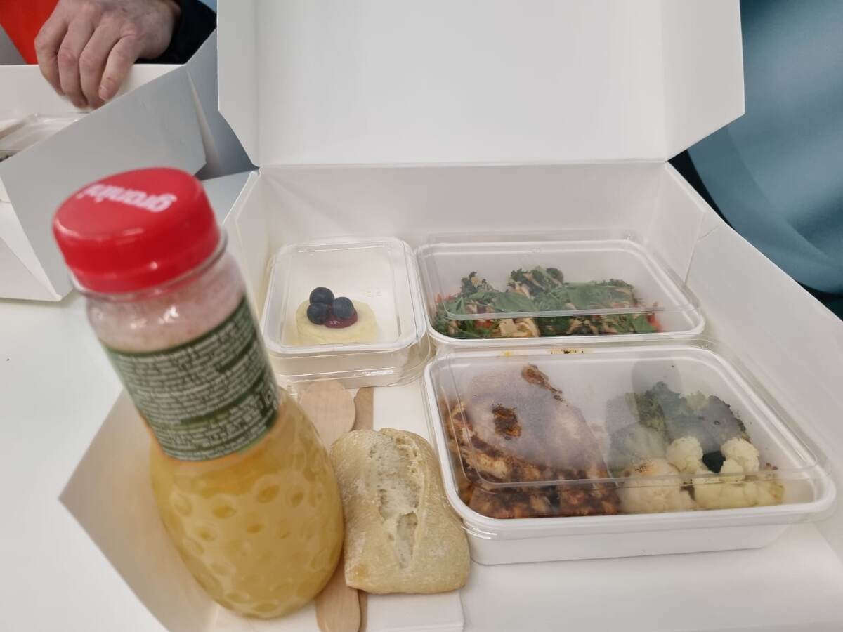 обеды у мужа на работе - в первый день. Барселона