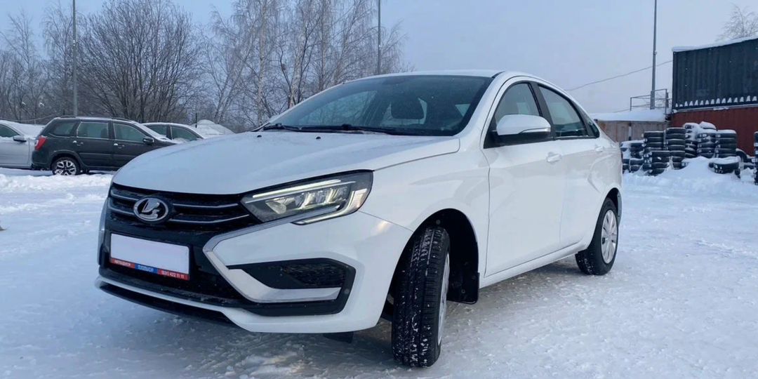 Пересел с Renault Logan на Ладу Весту, хотел купить Искру но купил Весту. Почему Веста, а не Искра?