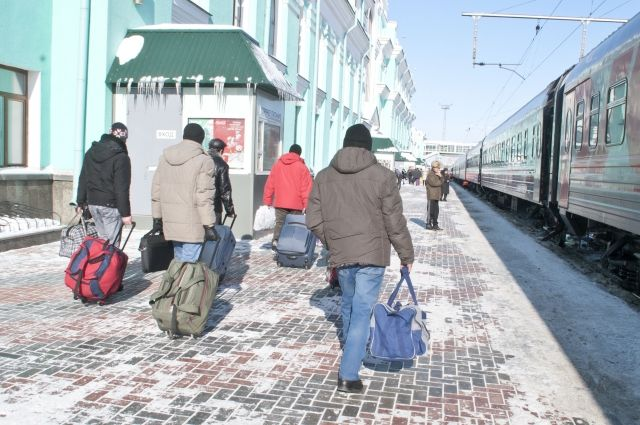 г.Омск  ЖД вокзал (перон, 1 путь. поезд в "из Омска")