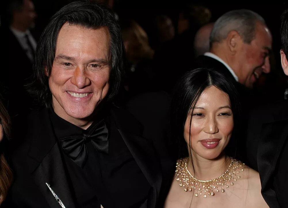    Джим Керри публично подтвердил отношения с художницей Мин Ах