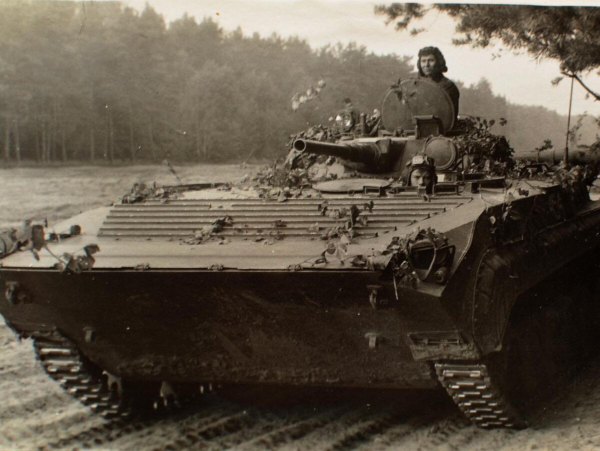 Экипаж машины боевой...