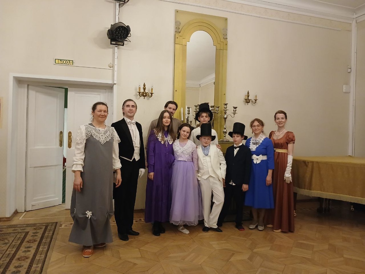    Наша группа путешественников во времени