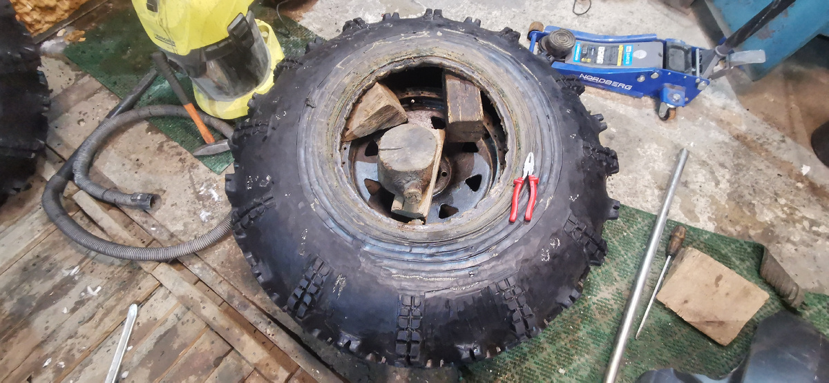 Организую доступ для замены нипеля. 