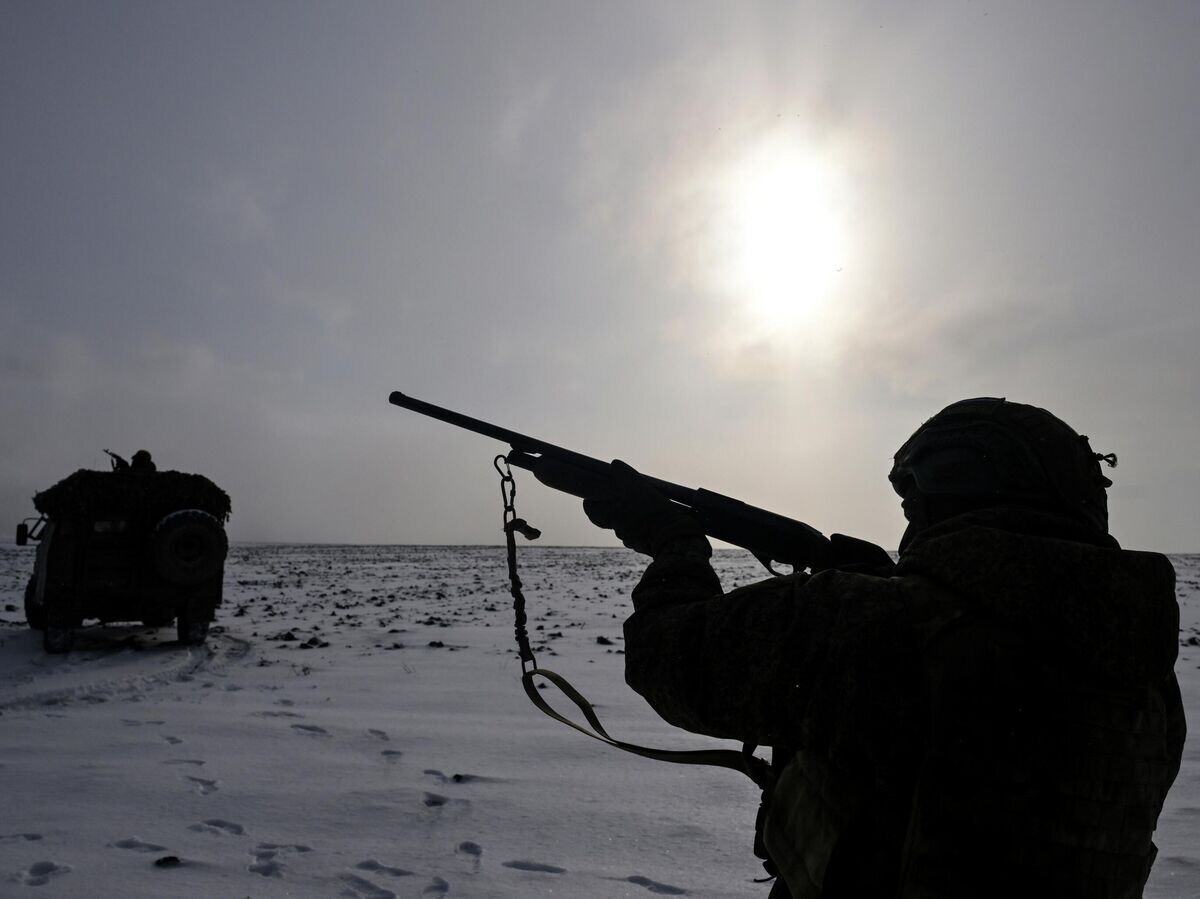    Военнослужащий ВС РФ в зоне проведения СВО | © РИА Новости / Евгений Биятов