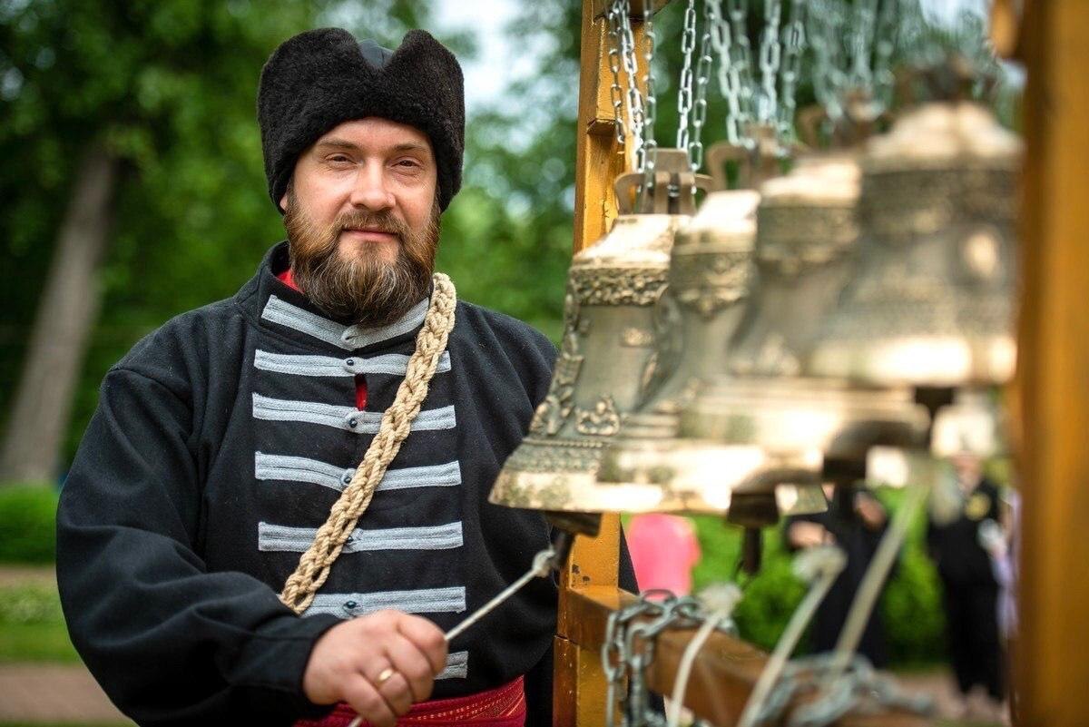 Выездная звонница. Профессиональный звонарь Сергей Медведев.