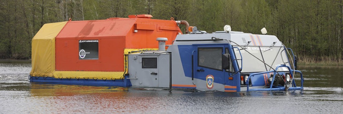    В ходе испытаний вездеход ТМ-140 выдержал прыжок с трамплина в водоём и смог заехать в крутую гору с грузом массой 6 тонн, что в полтора раза превышает заявленную грузоподъёмность отечественного снегоболотохода. Источник: официальный Телеграм-канал АО «Курганмашзавод».