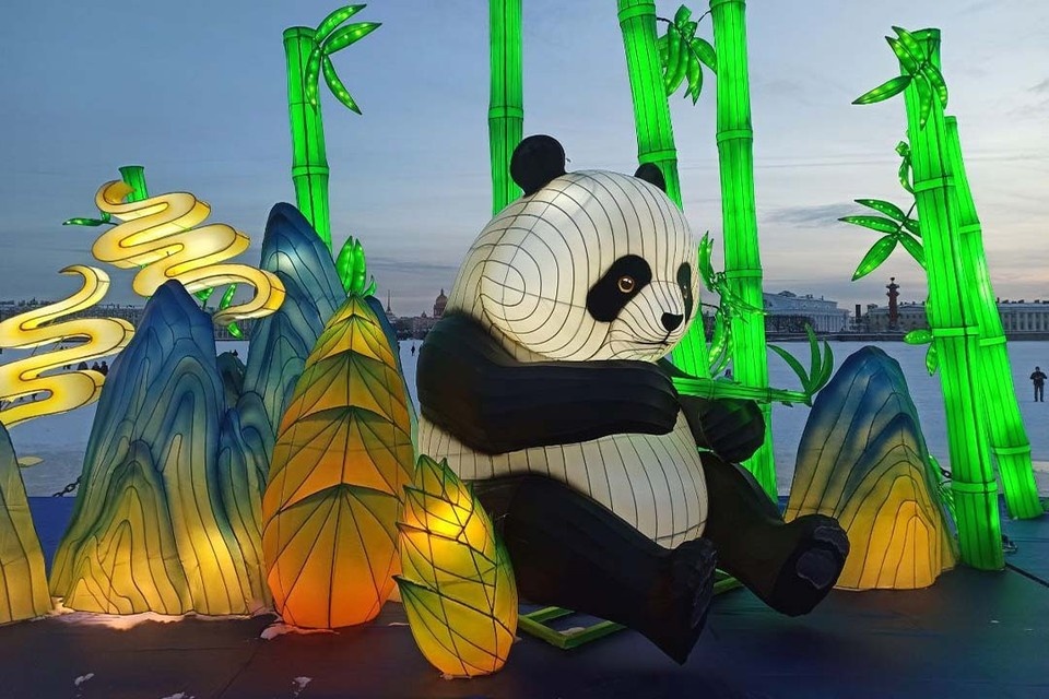    Яркая экспозиция работает с 10:00 до 22:00. Яна ХОДАРЕВСКАЯ