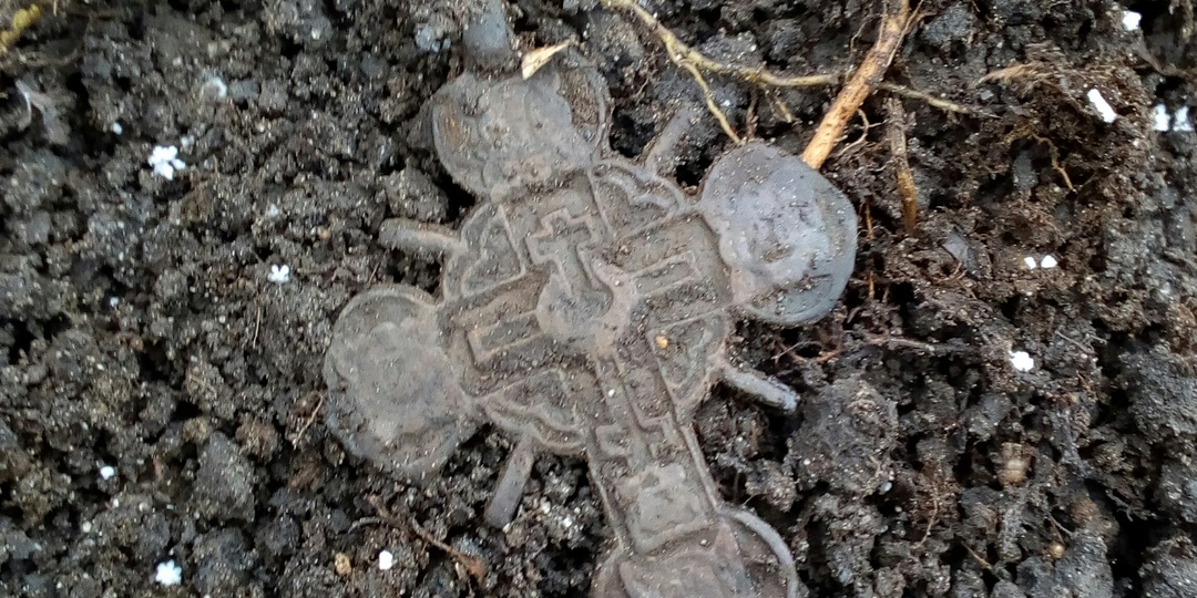 Старинные монеты и прочие предметы по типу сохранности.