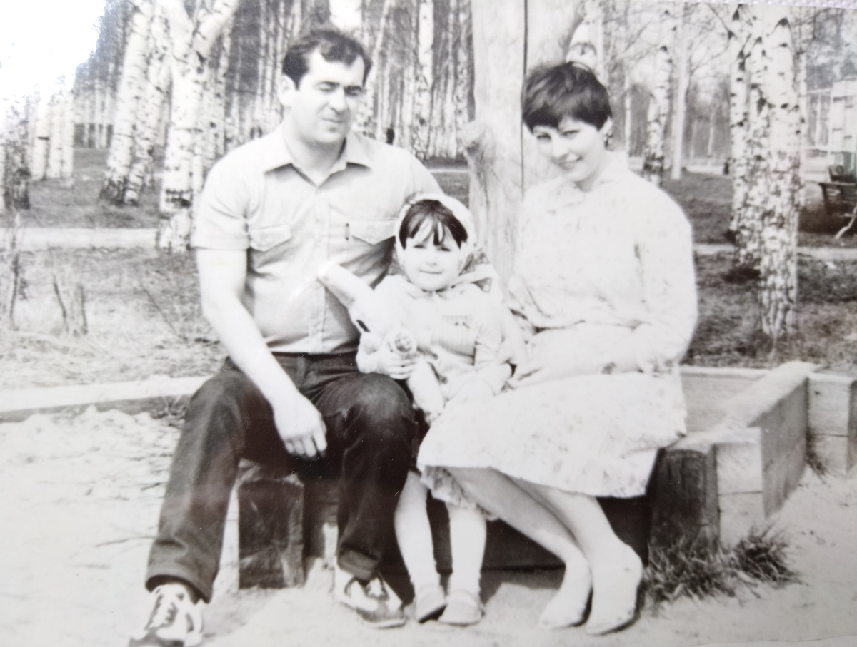 Родители и я со Степашкой (тот самый из передачи "спокойной ночи малыши")