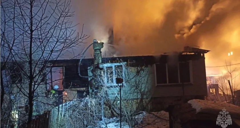 В Кировской области за сутки сгорели две бани и жилой дом