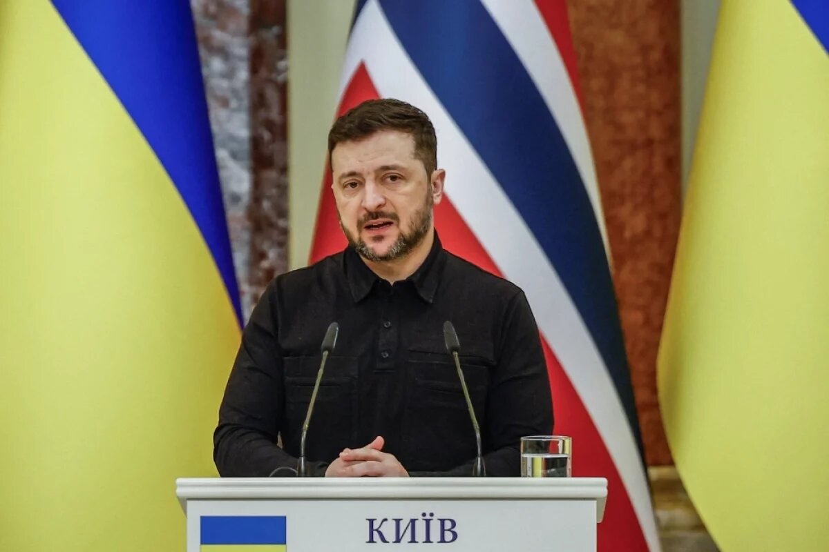    Тему ядерного оружия Зеленский поднимает в первый раз.