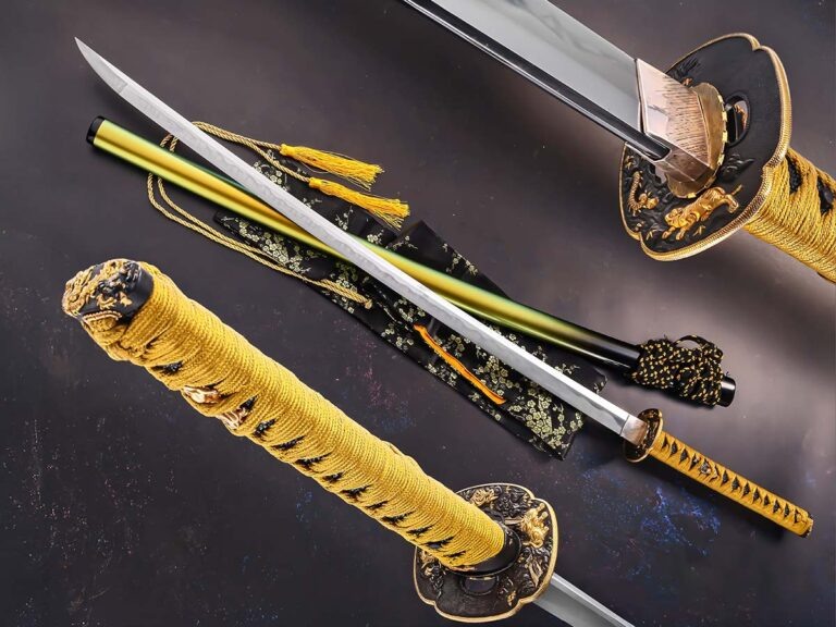 Дэйв Голдберг отправился в Японию, чтобы постичь искусство владения традиционными мечами под руководством легендарного мастера Йошиндо Йошихары. Йошихара представляет уже третье поколение в своей семье, посвятившей себя этому ремеслу. По его 34-дюймовой катане с лезвием из пяти прутьев go-mai и сопутствующему снаряжению видно, что обучение прошло успешно.